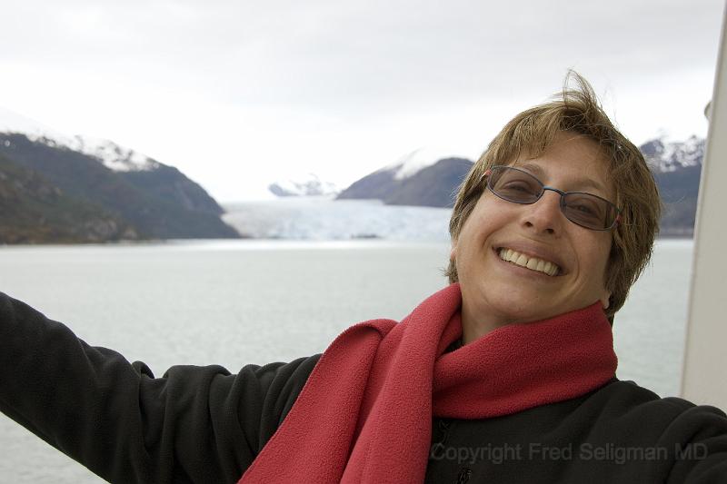 20071215 141946D2X-2 4200x2800.jpg - Cathy Cruising Chilean Fjords